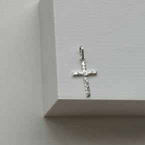 Pingente Crucifixo de Prata 925 Laterais Diamantada